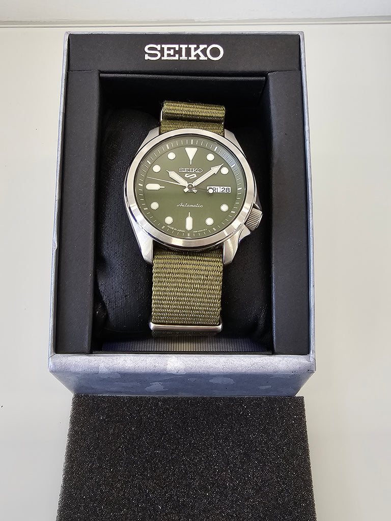 Pre-owned Seiko 5 Sports Style SRPE65