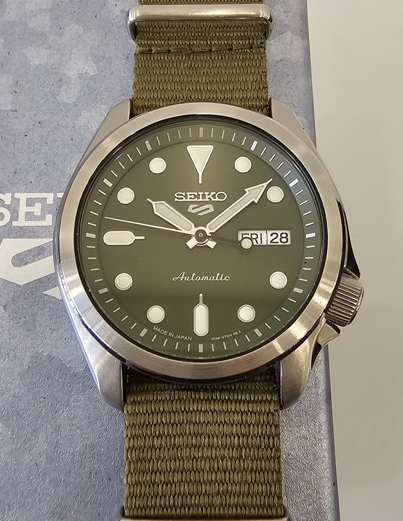 Pre-owned Seiko 5 Sports Style SRPE65